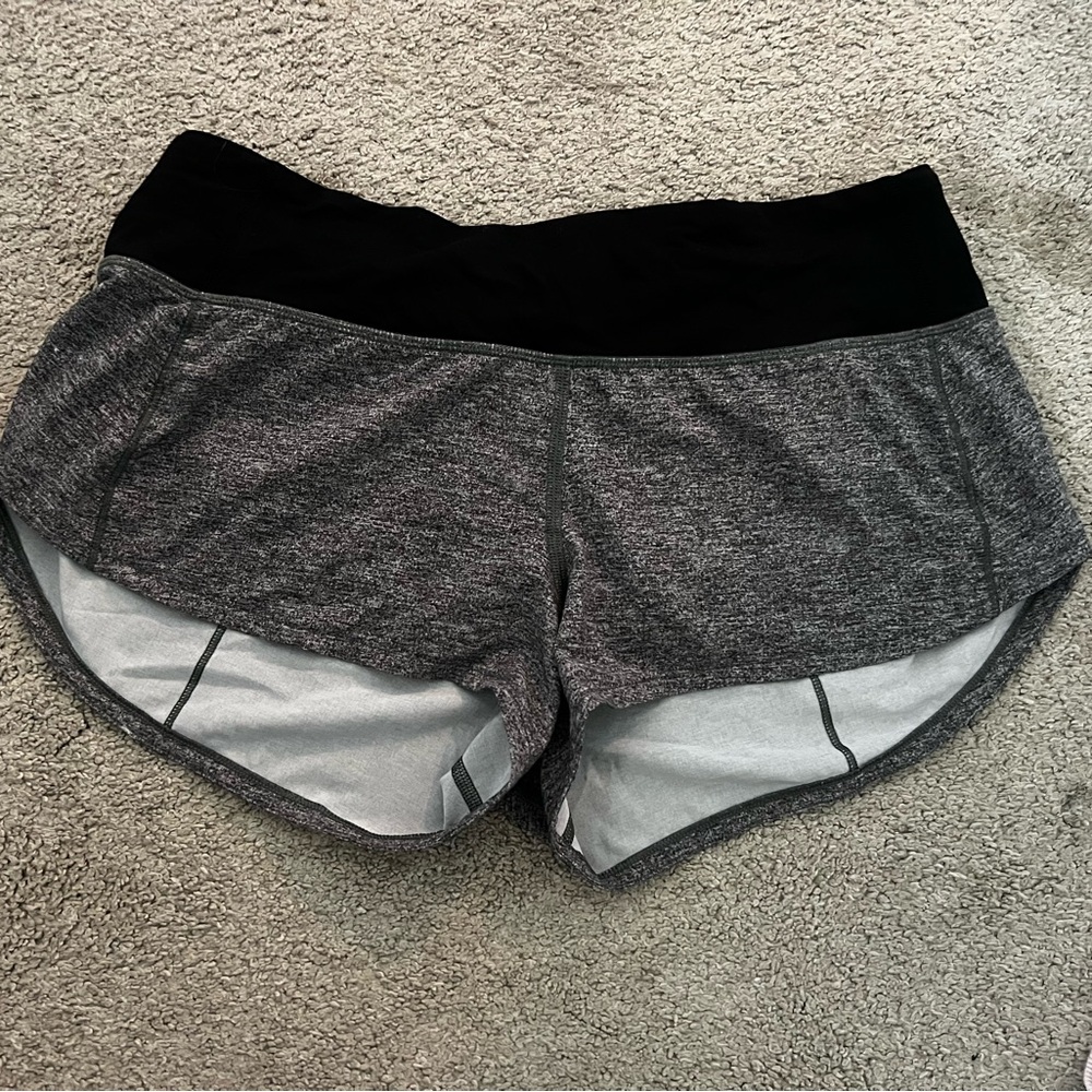Size 4, 2.5 inch speed up lululemon shorts